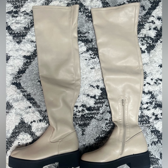 Women's Abound Jessica Flat-Form
Over The Knee Stretchy Boot Beige Size 8 - Picture 2 of 4